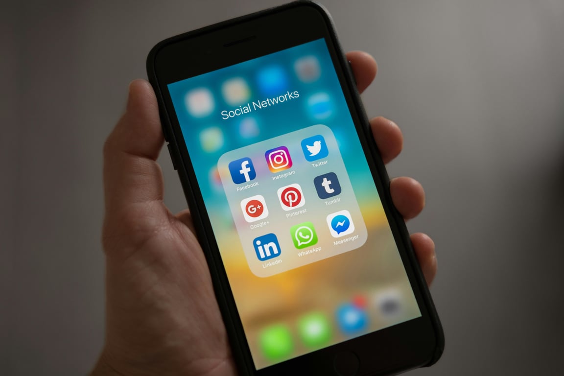 How to Use an AI YouTube Video Summarizer to Create Quick Social Media Content