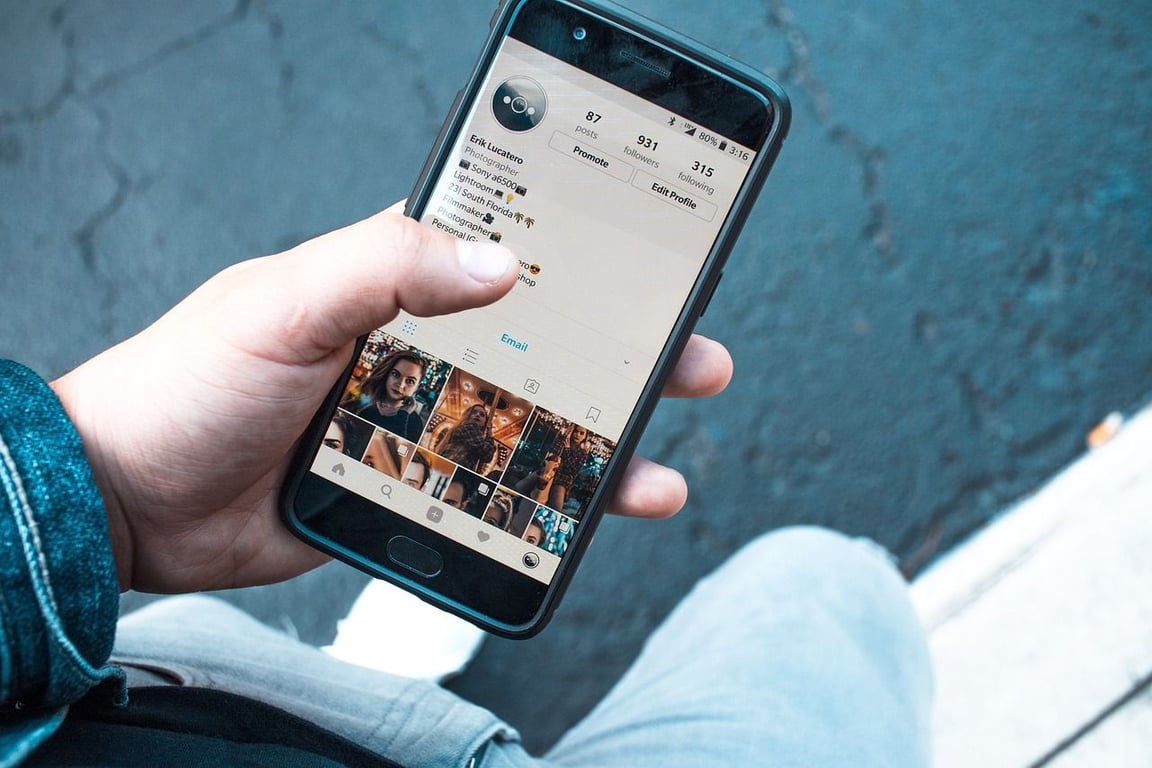 How to Use an AI YouTube Video Summarizer to Create Quick Social Media Content